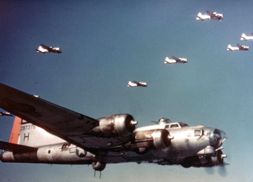 B-17 http://95thbg.org/j3migr/images/aircraft/42-97376-in-color.jpg