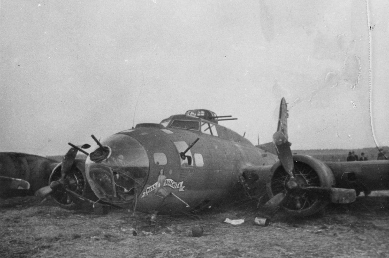 42-3040 / Miss Ouachita | B-17 Bomber Flying Fortress – The Queen Of ...