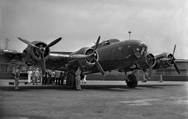 40-3097 / The Swoose | B-17 Bomber Flying Fortress – The Queen Of The Skies