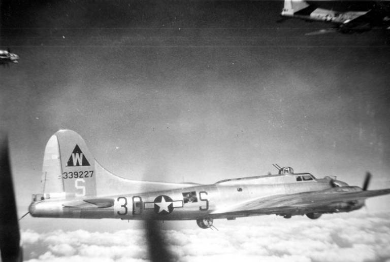 B-17 #43-39227 Photo | B-17 Bomber Flying Fortress – The Queen Of The Skies