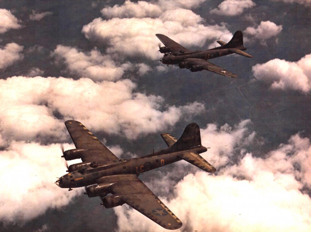 B-17 #41-24453 (LG-O) & LG-P