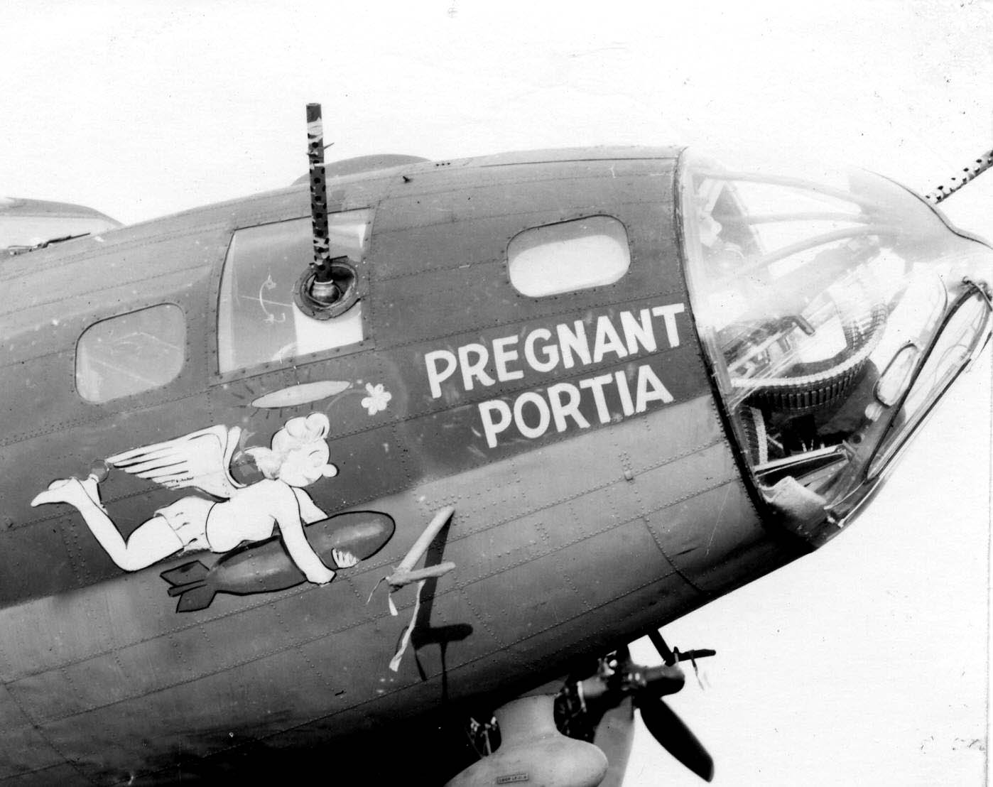 B-17 #42-5892 / Pregnant Portia