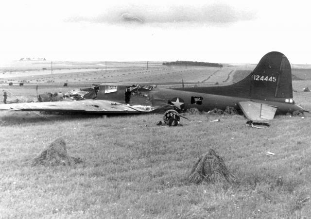 B-17 #41-24445 / Six Bits aka Southern Belle