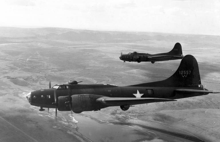 41-2557 | B-17 Bomber Flying Fortress – The Queen Of The Skies