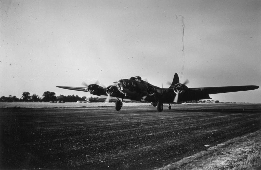41-9043 / Peggy D aka Little Rock-ette | B-17 Bomber Flying Fortress ...