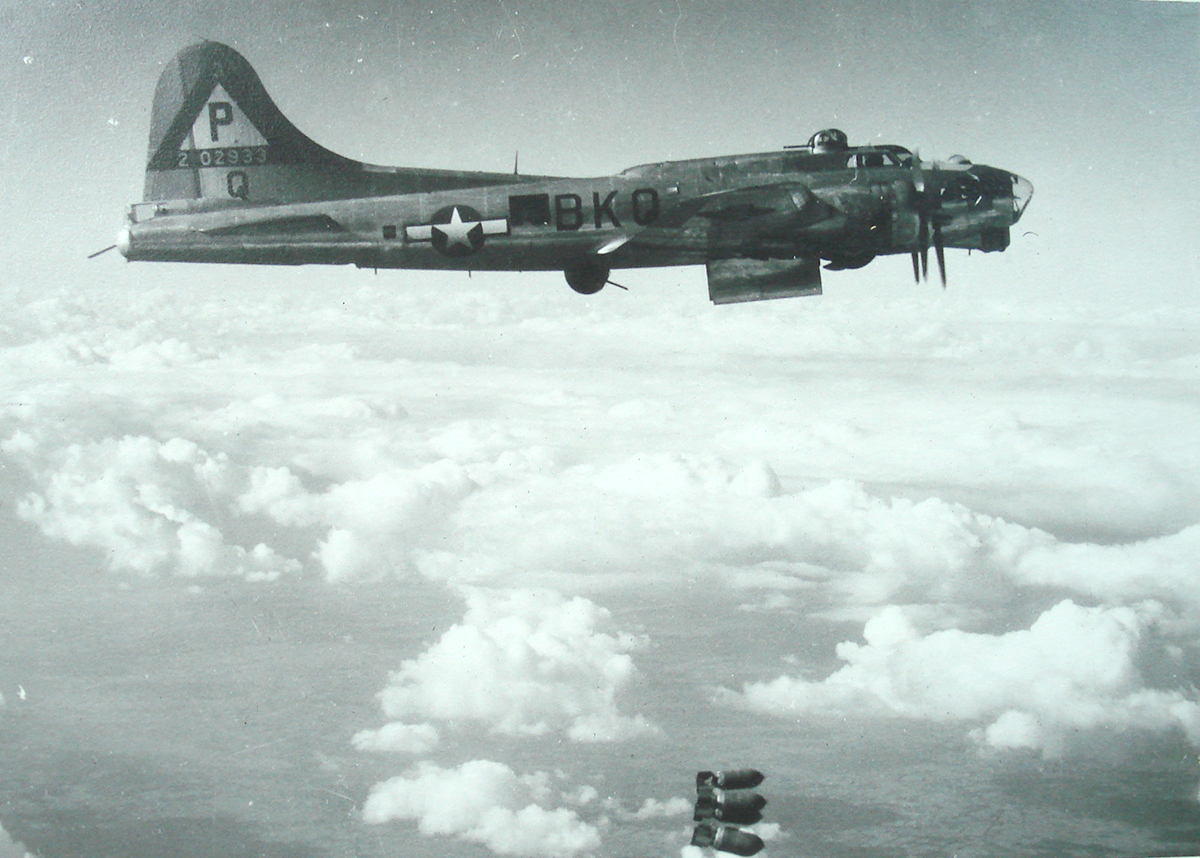 B-17 #42-102933 / Queenie