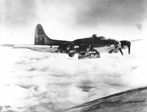 B-17 #42-107053 Photo | B-17 Bomber Flying Fortress – The Queen Of The ...