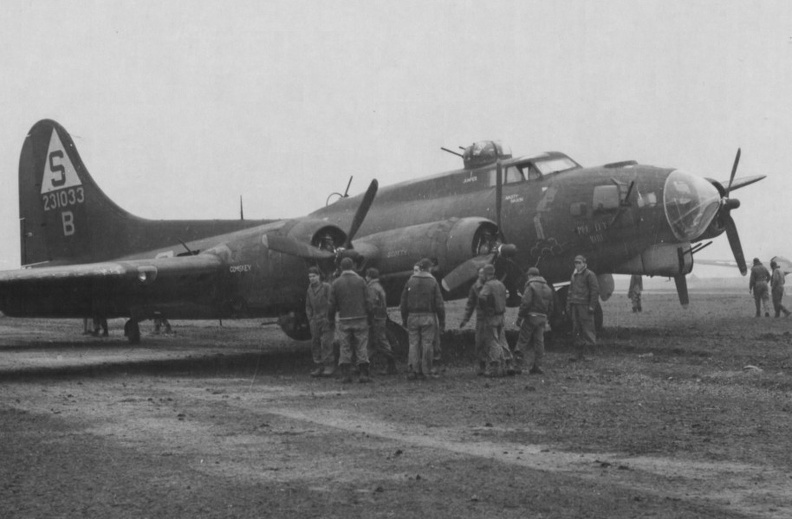B-17 #42-31033 / Pee-Tey-Kuh