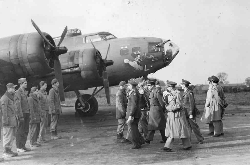 41-24352 / Holey Joe | B-17 Bomber Flying Fortress – The Queen Of The Skies