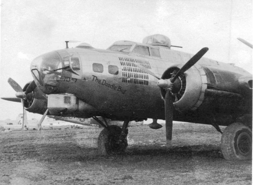 B-17 #42-107047 Photo | B-17 Bomber Flying Fortress – The Queen Of The ...