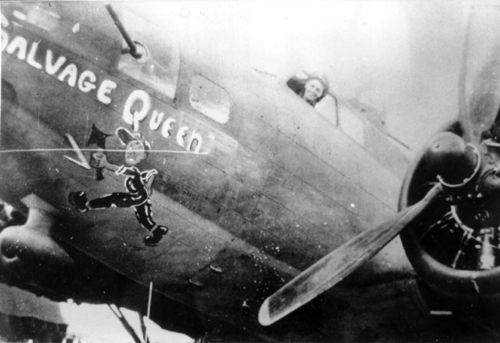 William R. Harry im Cockpit der B-17 #42-30005 'Salvage Queen'