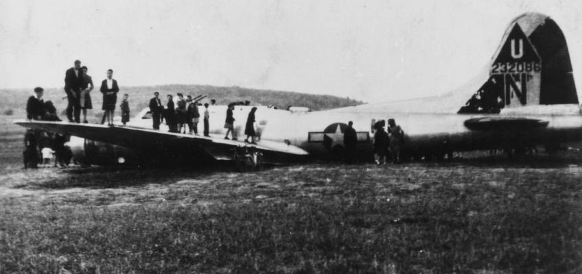 B-17 Bomber Flying Fortress – The Queen Of The Skies