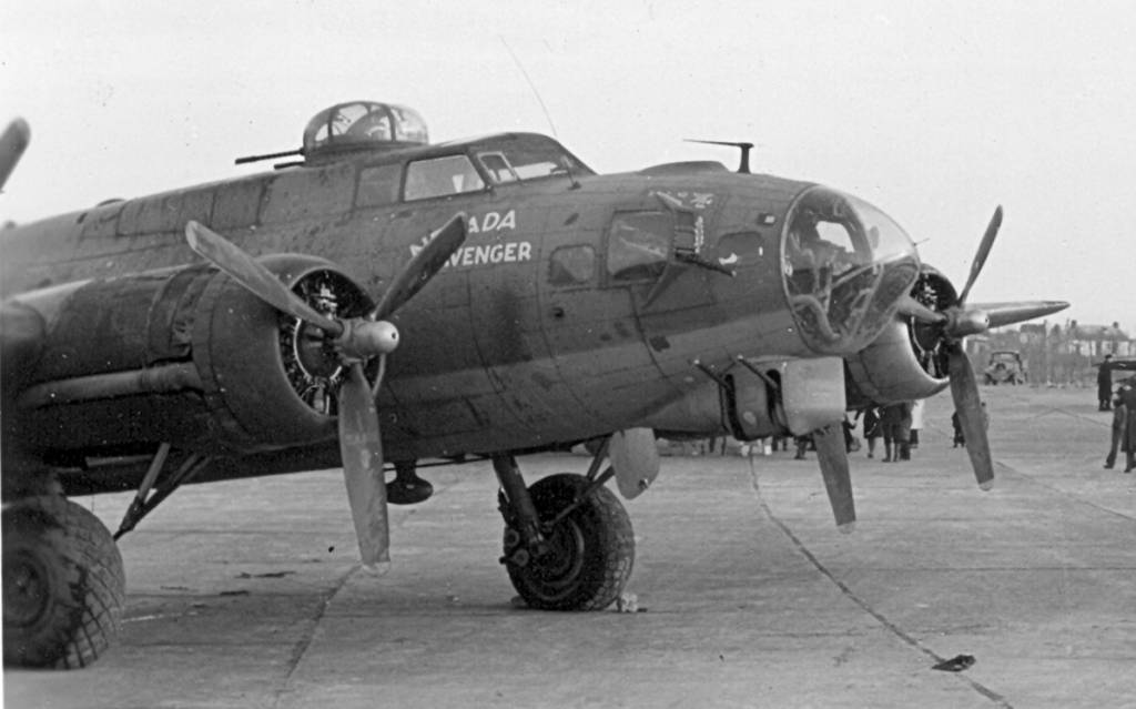 42-38013 / Nevada Avenger | B-17 Bomber Flying Fortress – The Queen Of ...