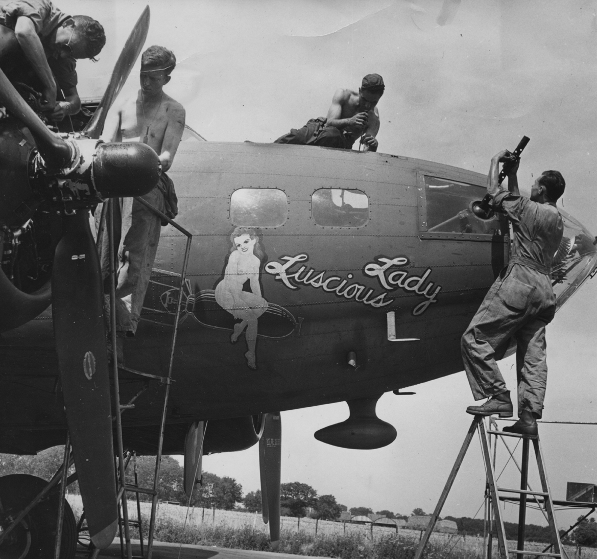 B-17 #42-5081 / Luscious Lady