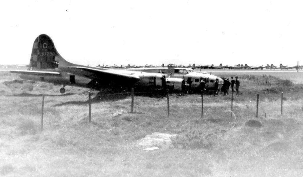 B-17 #42-­97280 / Haybag Annie