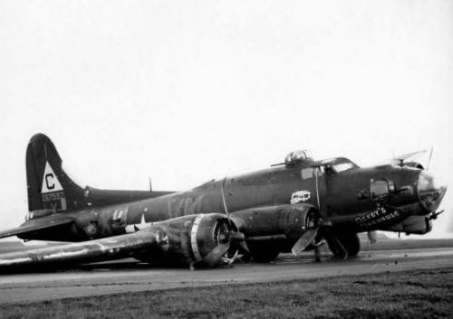 42-97557 / Mercys Madhouse | B-17 Bomber Flying Fortress – The Queen Of ...