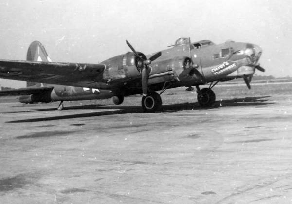 B-17 #42-97557 Photo | B-17 Bomber Flying Fortress – The Queen Of The Skies