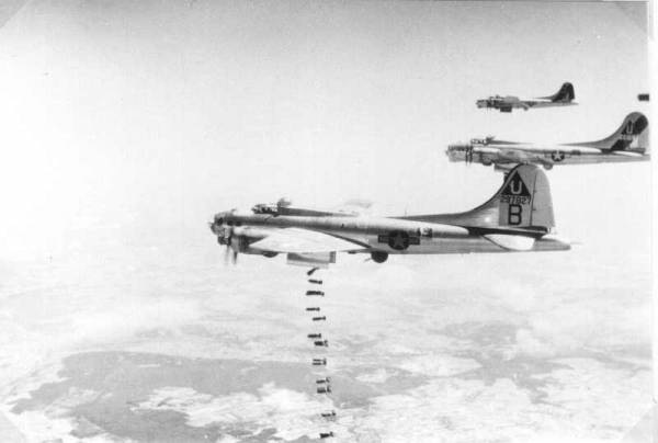 B-17 #42-97827 Foto | B-17 Bomber Flying Fortress – The Queen Of The Skies