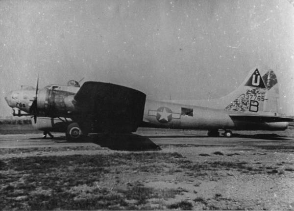 43-37765 / The Duchess aka Donna J. II | B-17 Bomber Flying Fortress ...