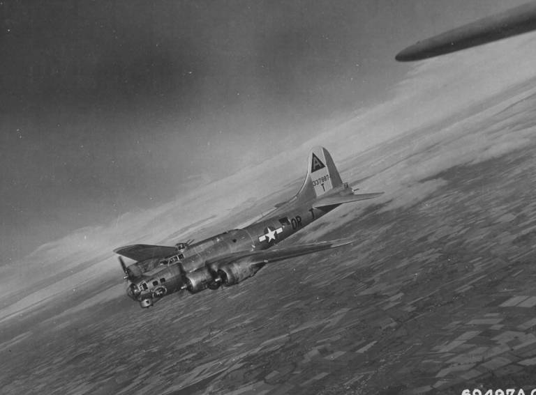 B-17 #43-37887 Photo | B-17 Bomber Flying Fortress – The Queen Of The Skies