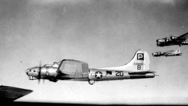 43-38001 / Old Miss Agnis | B-17 Bomber Flying Fortress – The Queen Of ...