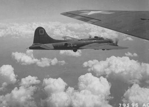 B-17 Bomber Flying Fortress – The Queen Of The Skies