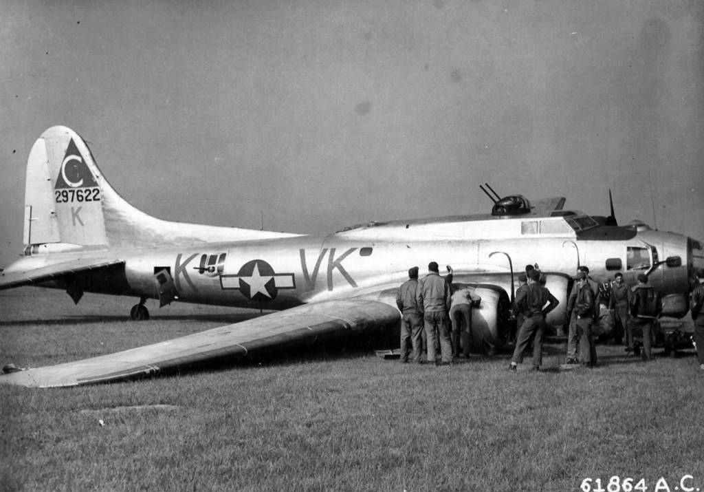 B-17 #42-97622 Photo | B-17 Bomber Flying Fortress – The Queen Of The Skies