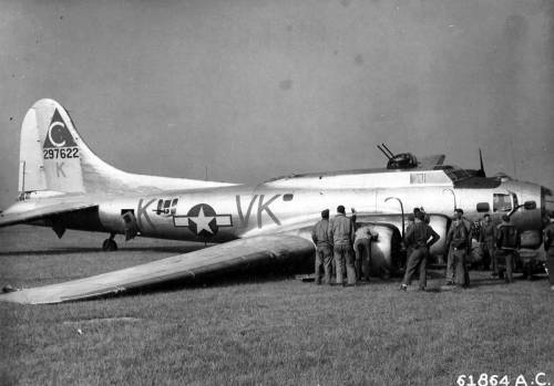 B-17 Bomber Flying Fortress – The Queen Of The Skies