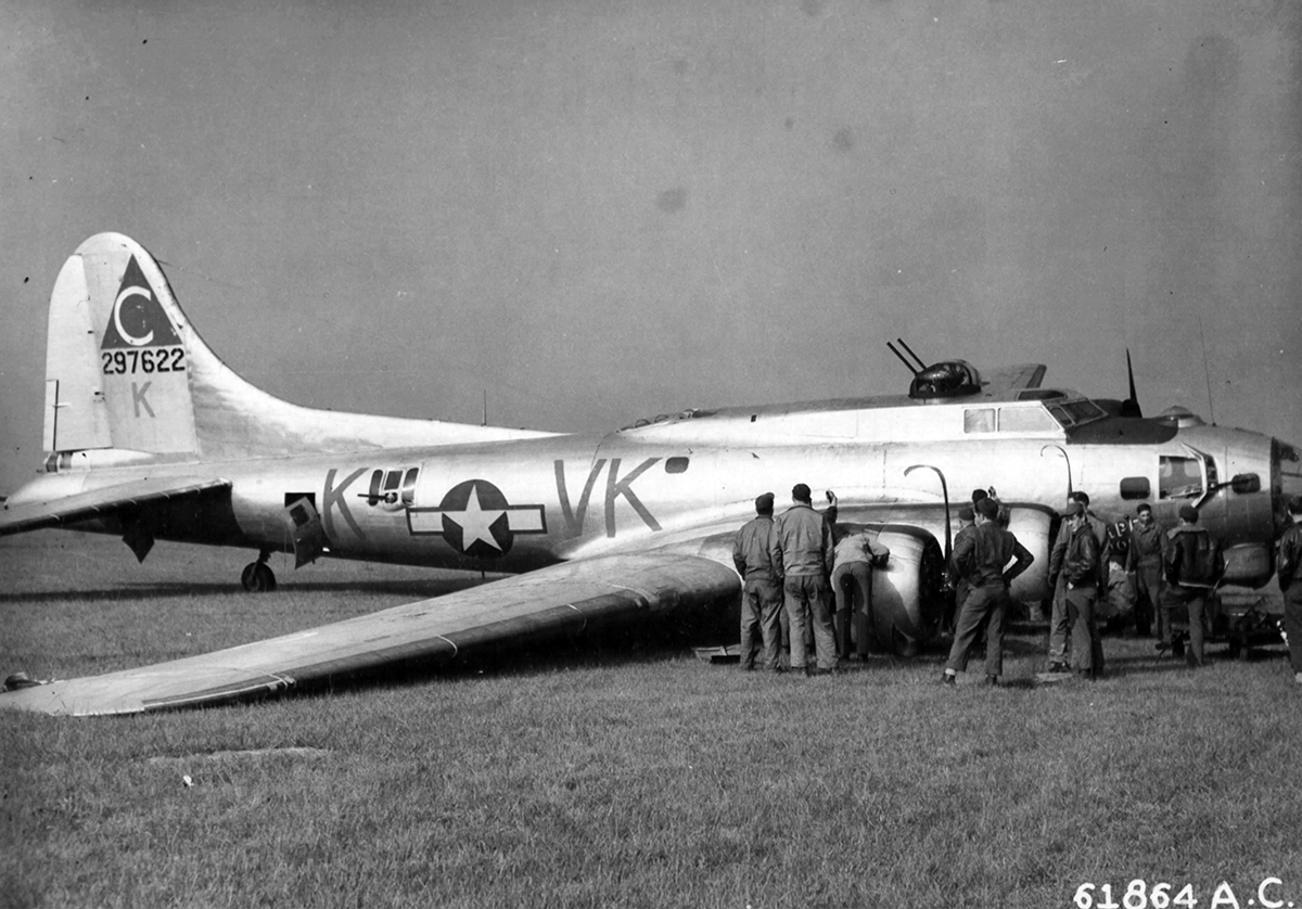 B-17 #42-97622 / Paper Dollie