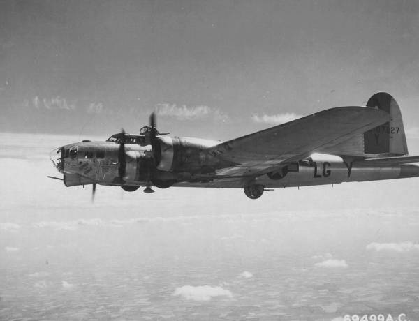 42-107027 / Hikin’ For Home | B-17 Bomber Flying Fortress – The Queen ...