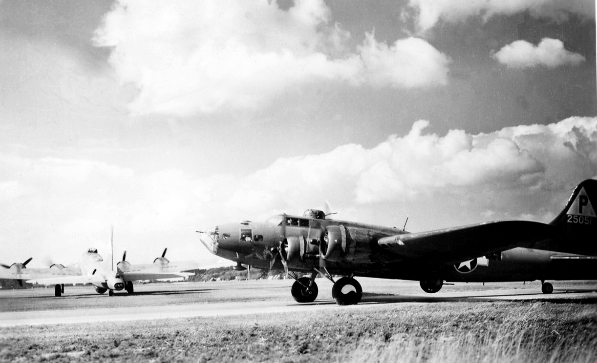 B-17 #42-5051 / Barrel House Bessie