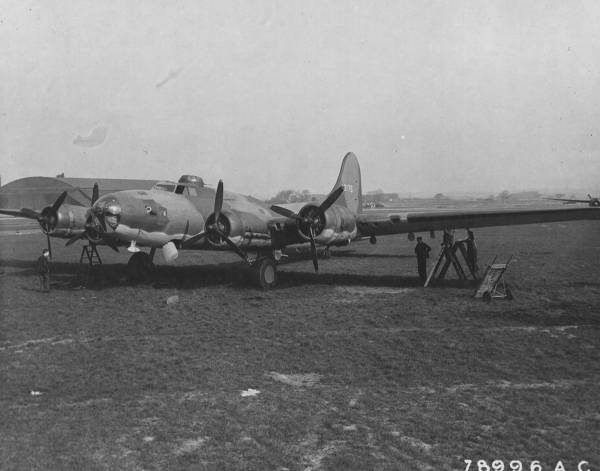 41-9175 | B-17 Bomber Flying Fortress – The Queen Of The Skies