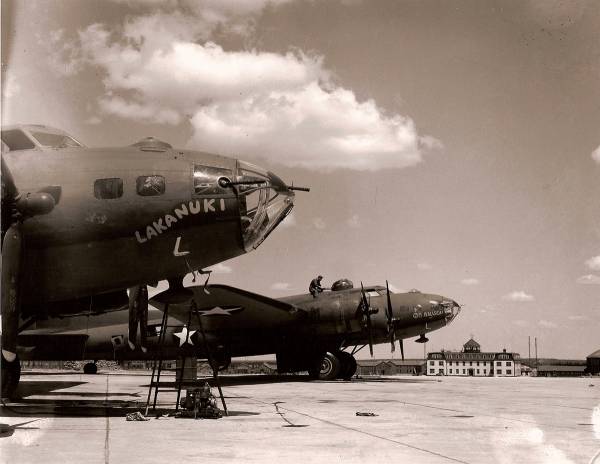 B-17 #42-3235 Photo | B-17 Bomber Flying Fortress – The Queen Of The Skies