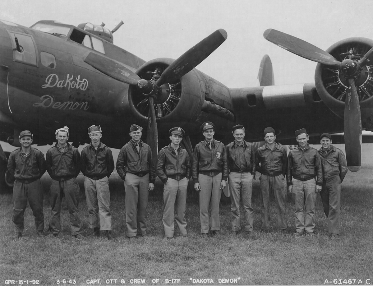 B-17 #42-5737 / Dakota Demon