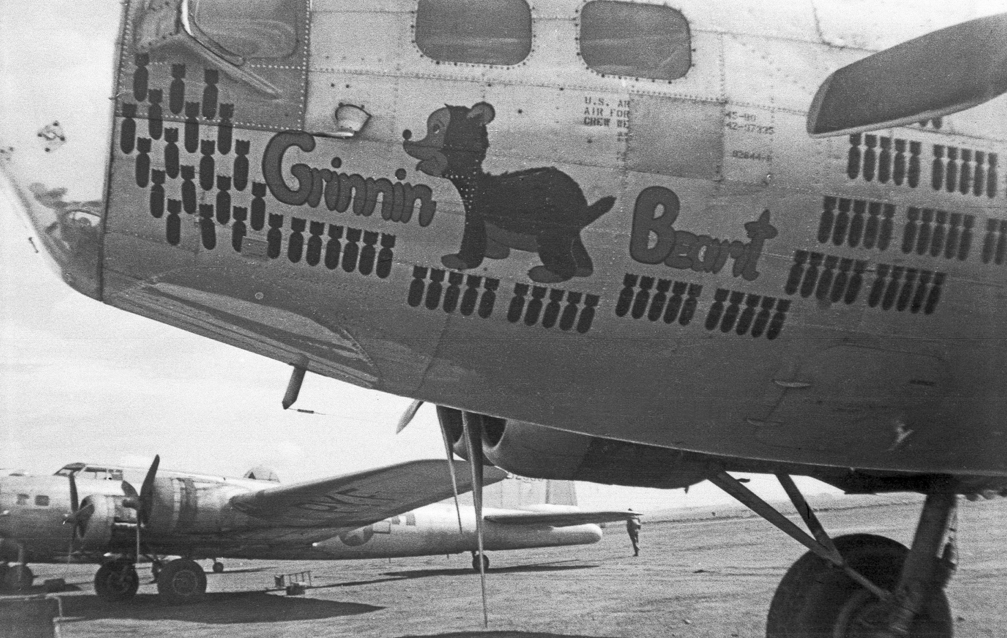 B-17 #42-97335 / Grin-N-Bear-It