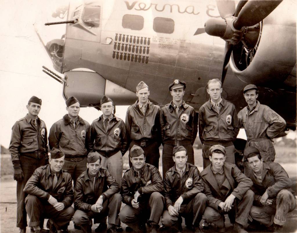 42-102975 / Verna E. | B-17 Bomber Flying Fortress – The Queen Of The Skies