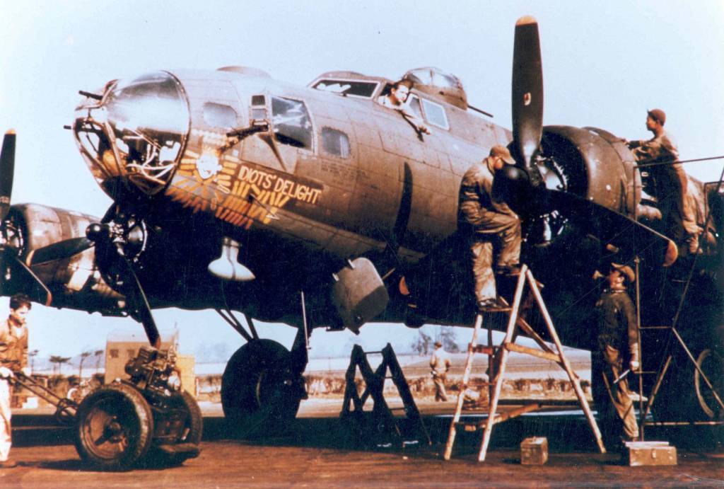 B-17F #42-30301 'Idiot's Delight' (US Air Force Photo)
