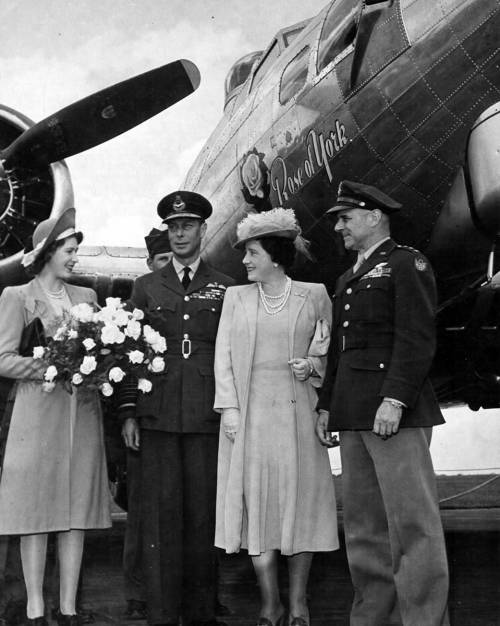 B-17 Bomber Flying Fortress – The Queen Of The Skies