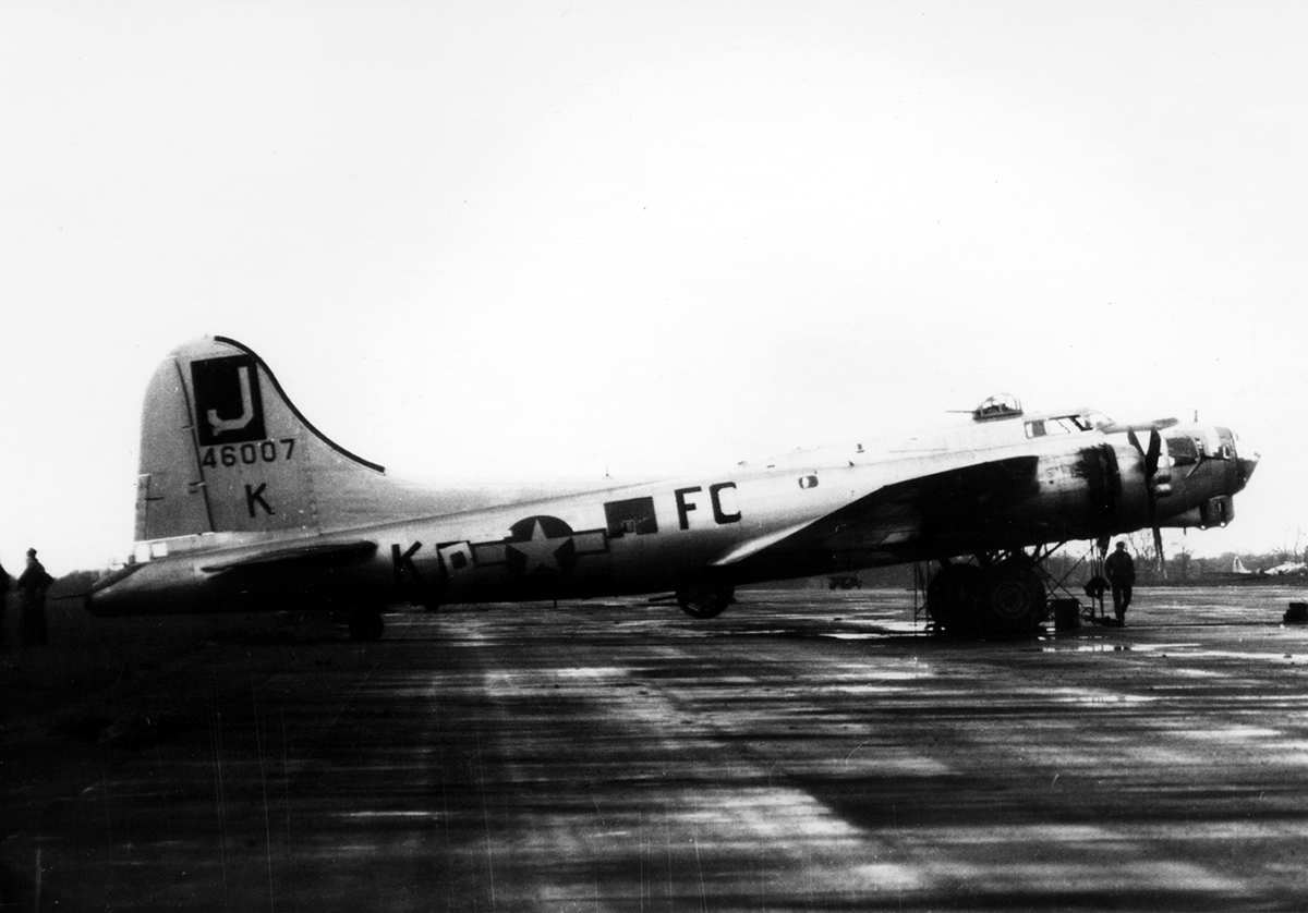 B-17 #44-6007 / Lucky
