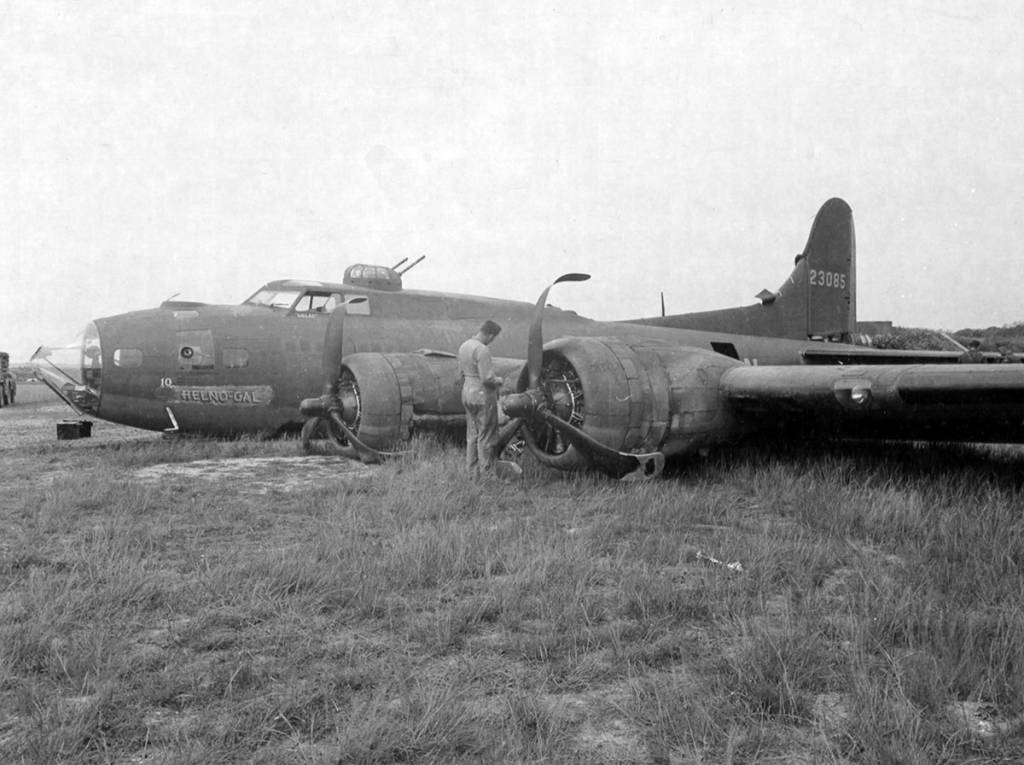 42-3085 / Helno-Gal | B-17 Bomber Flying Fortress – The Queen Of The Skies