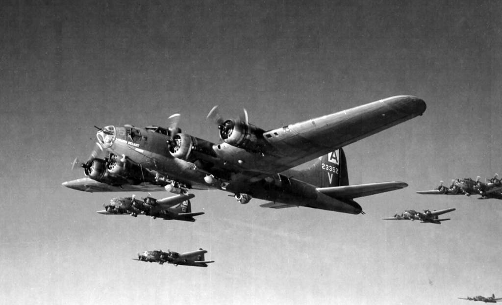 42-3352 / Virgin’s Delight | B-17 Bomber Flying Fortress – The Queen Of ...