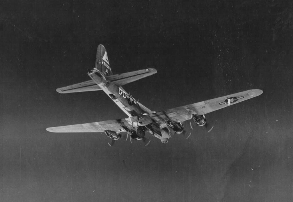 B-17 #42-38004 Photo | B-17 Bomber Flying Fortress – The Queen Of The Skies