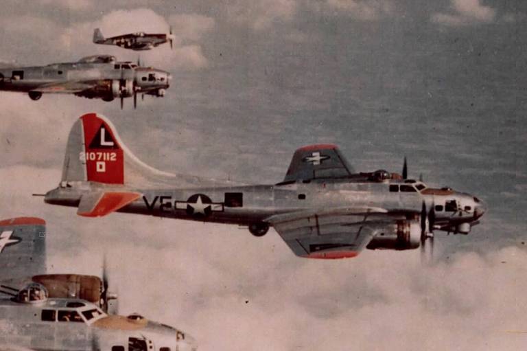 B-17 Bomber Flying Fortress – The Queen Of The Skies