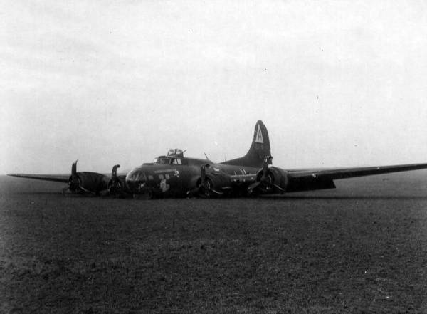 B-17 #42-37761 Photo | B-17 Bomber Flying Fortress – The Queen Of The Skies