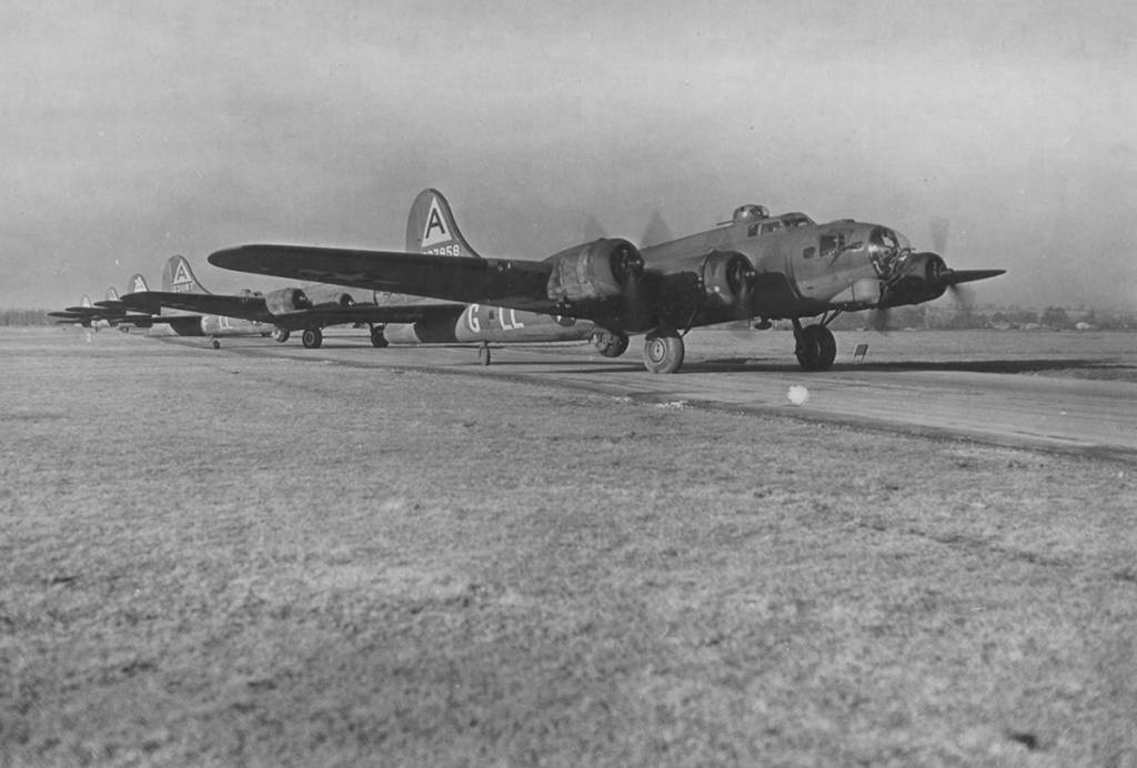 B-17 #42-37958 Photo | B-17 Bomber Flying Fortress – The Queen Of The Skies