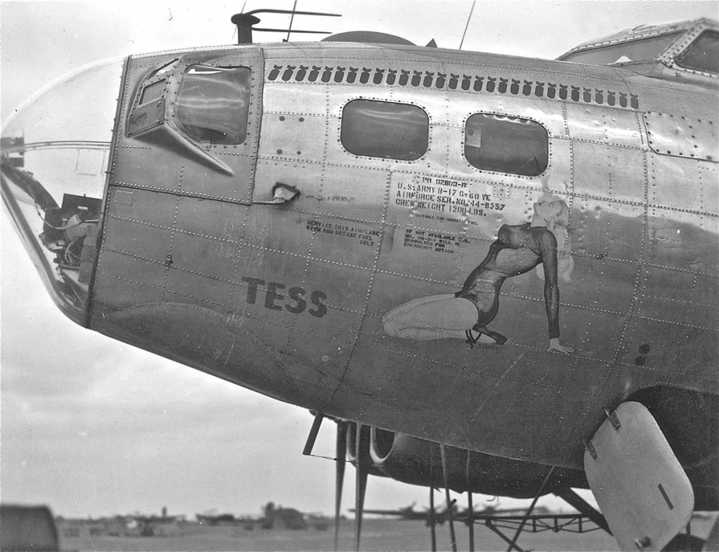 B 17 44 8357 Photo B 17 Bomber Flying Fortress The Queen Of The Skies 