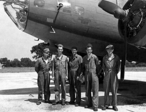 B-17 Bomber Flying Fortress – The Queen Of The Skies