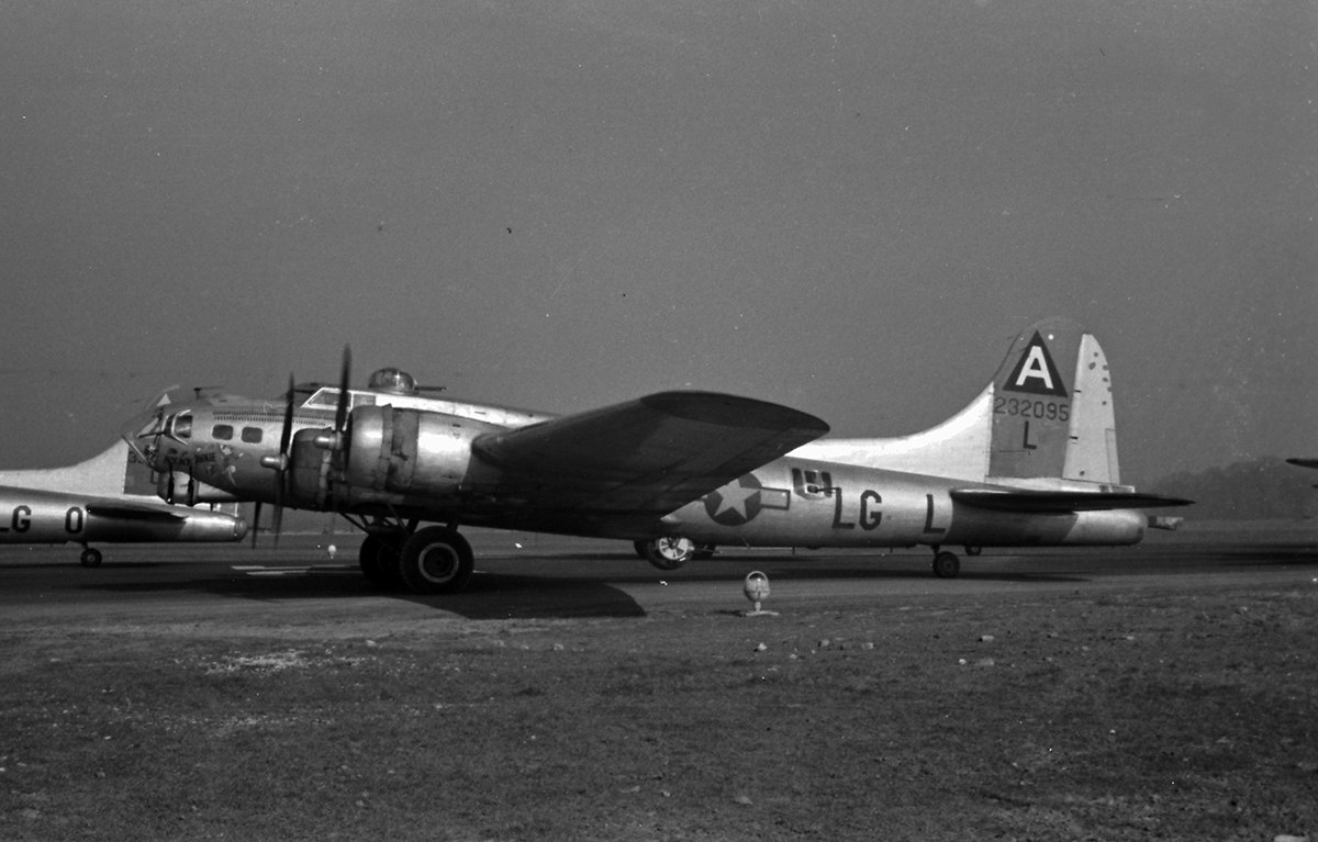 42-32095 / Ack-Ack Annie | B-17 Bomber Flying Fortress – The Queen Of ...