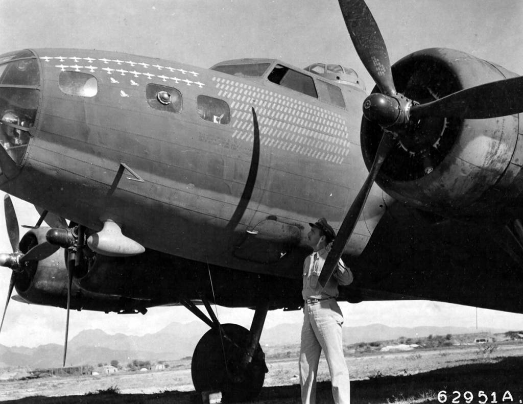 41-2472 | B-17 Bomber Flying Fortress – The Queen Of The Skies