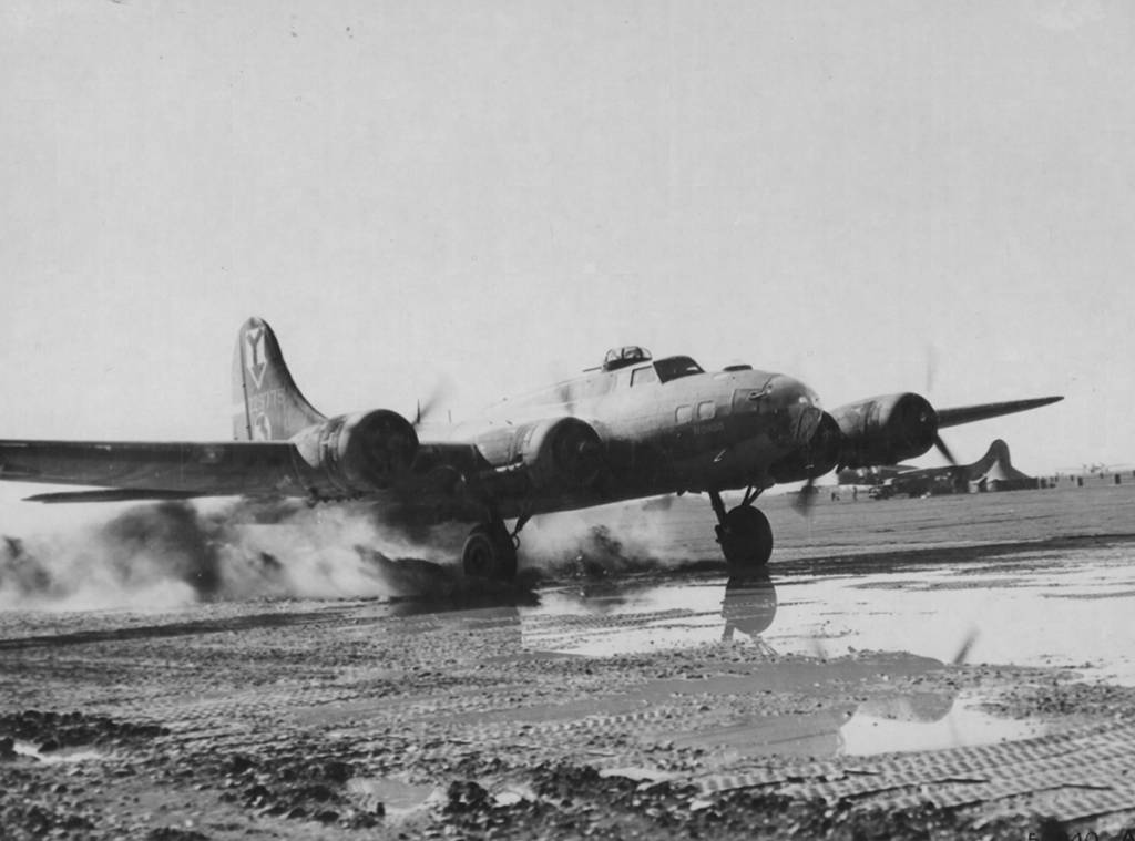 B-17 #42-29775 Photo | B-17 Bomber Flying Fortress – The Queen Of The Skies